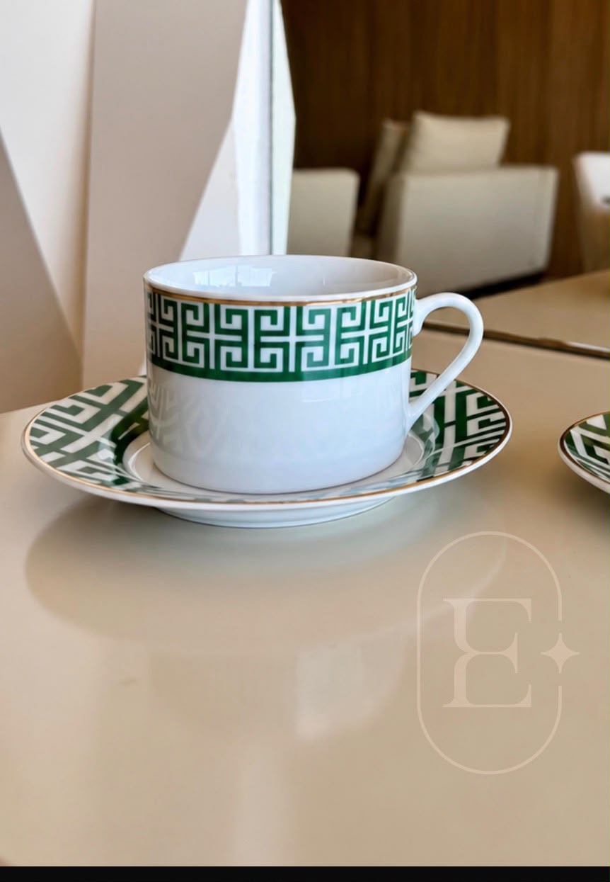 XICARA DE CHA GRECCO EM PORCELANA COM FILADO DOURADO (CONJ 06)